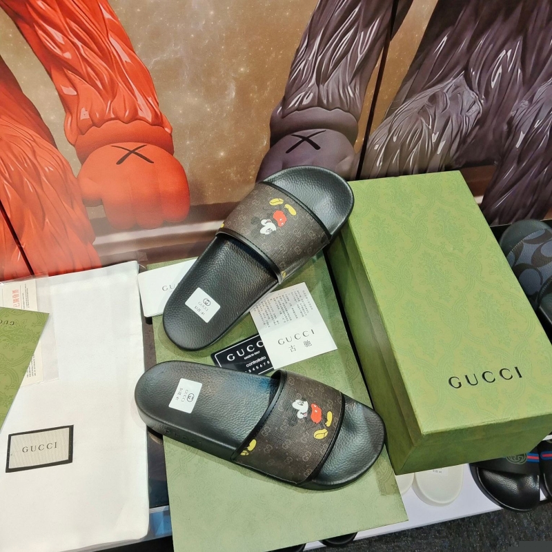G*u*i slippers